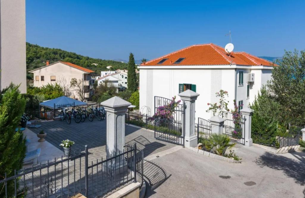 Apartment Livia Slatine Exterior foto